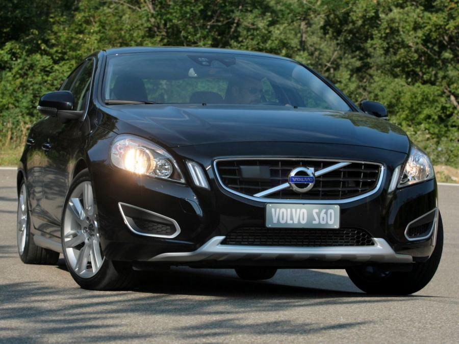  Volvo S60 D3 2010 года  (фото 12 из 17)